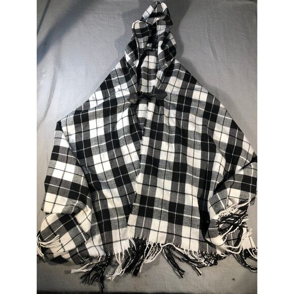 Black White Plaid Hooded Poncho Cape Toggle Closure Fringe Cozy Wrap cottage - Picture 2 of 9